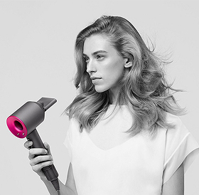 женщина с феном