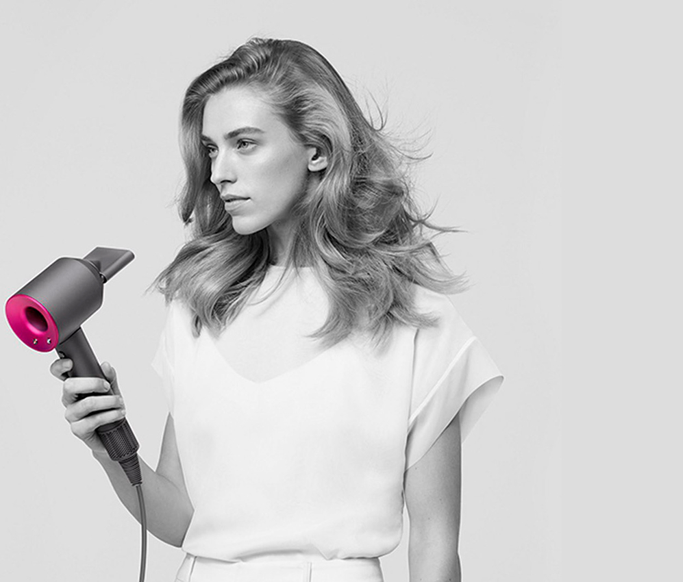 женщина с феном